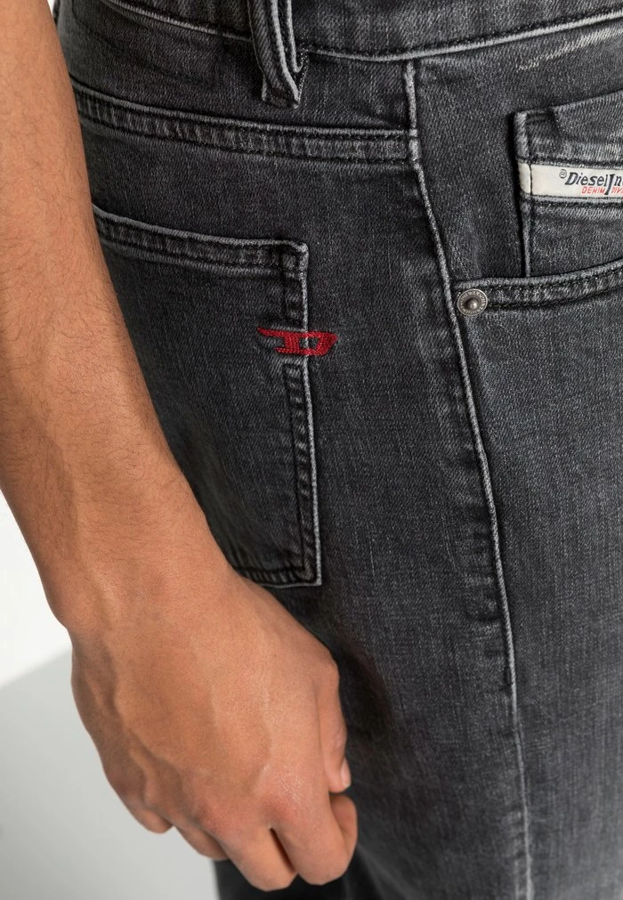 Diesel DSTRUKT - Slim Fit Jeans - Black/dark Grey - Image 5